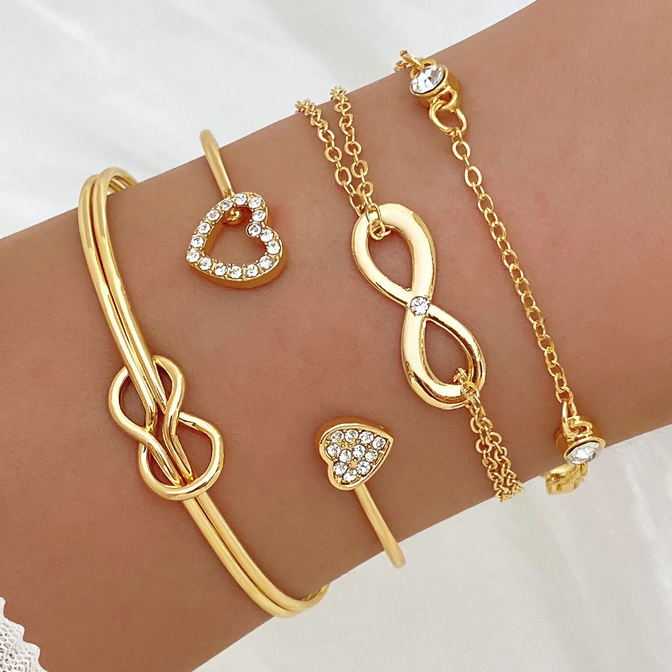 Amoré Infinito Set - Conjunto de Pulseiras Femininas Douradas com Coração e Infinito Serenyah