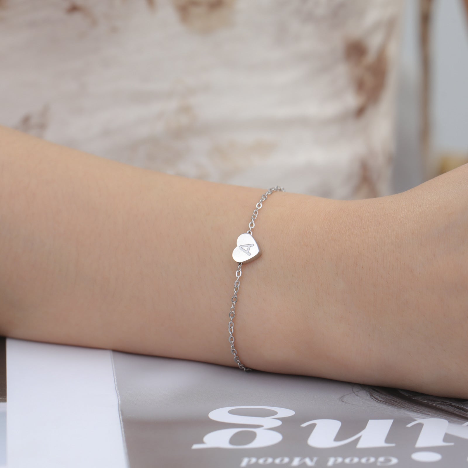 Pulseira Lettera Cuore com Inicial Gravada em Dourado ou Prateado Serenyah