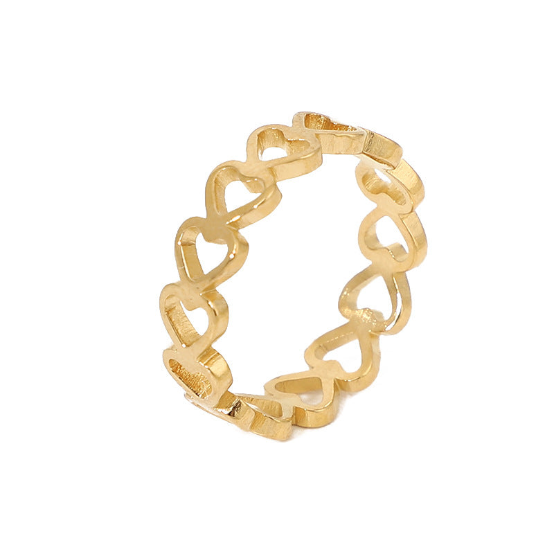Amoura Ring – Anel com corações vazados em aço inox dourado, rosé ou prateado