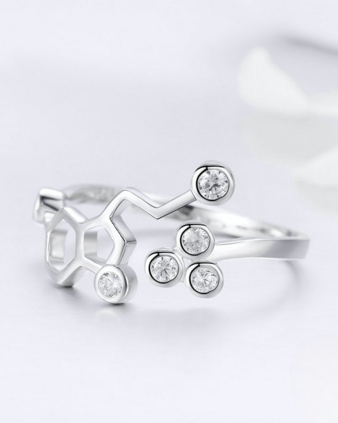 Alvéa Ring – Anel em Prata 925 com design hexagonal inspirado na beleza das colmeias