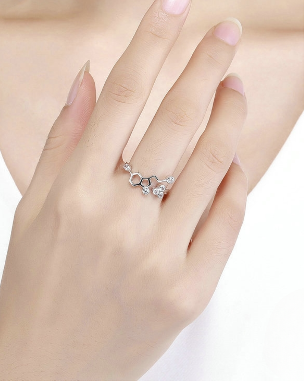 Alvéa Ring – Anel em Prata 925 com design hexagonal inspirado na beleza das colmeias