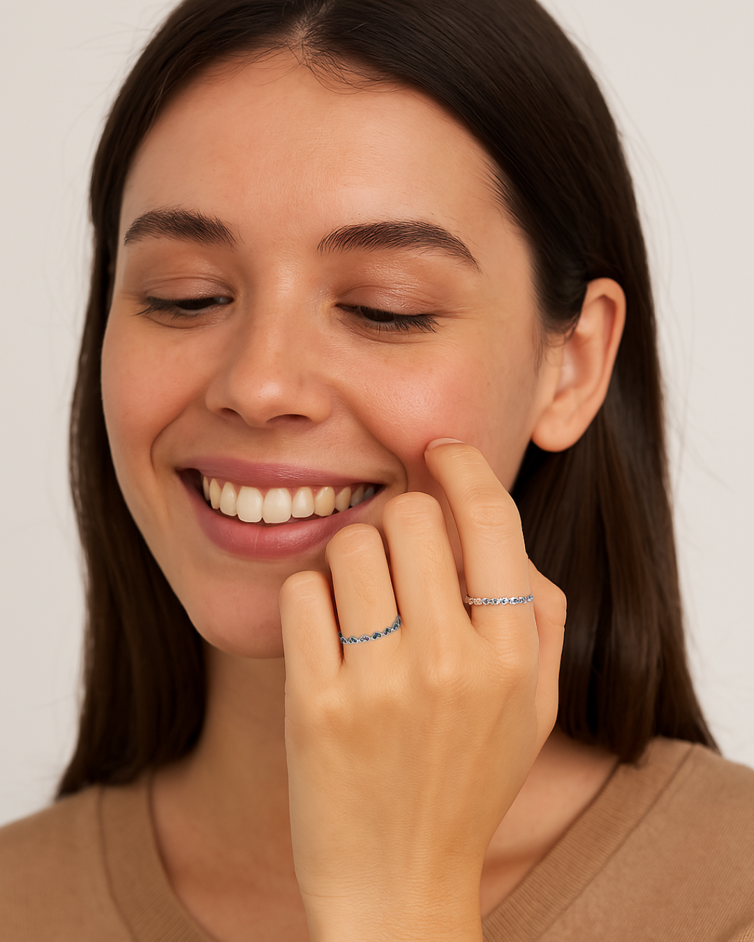 Verona Ring – Anel de Prata 925 com corações e pedras