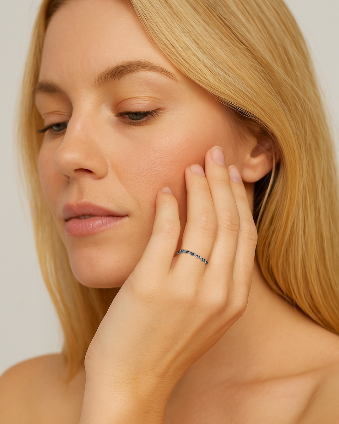 Verona Ring – Anel de Prata 925 com corações e pedras