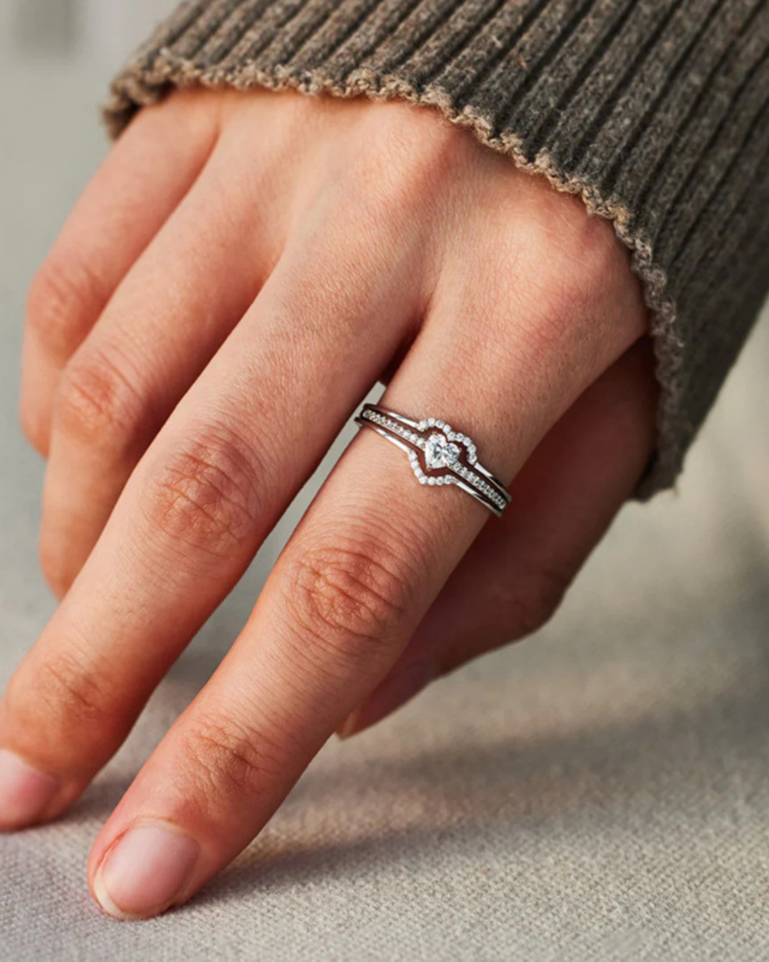 Améline Ring – Anel com zircônia em formato de coração e cravação dupla, dourado ou prateado, romântico e sofisticado