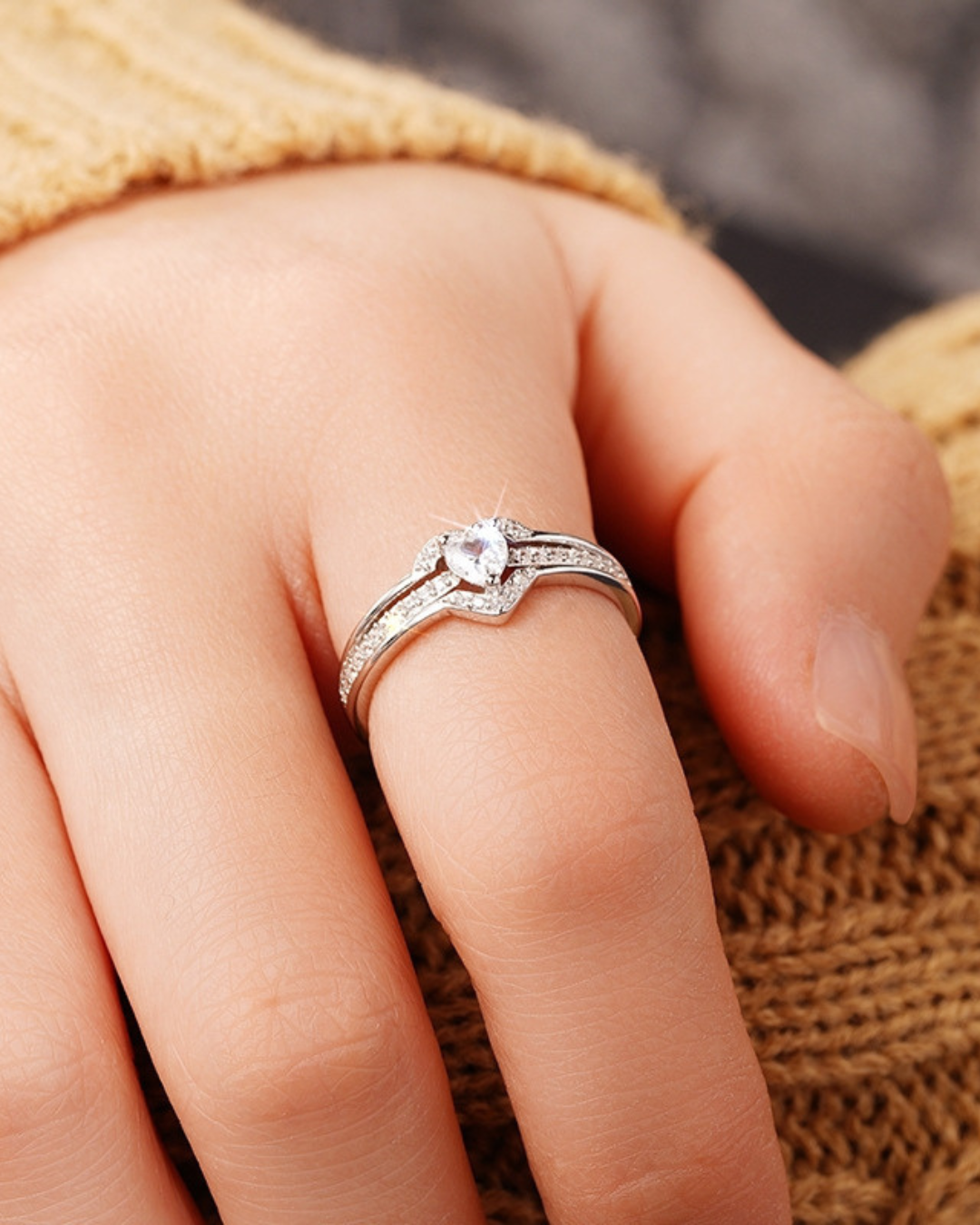 Améline Ring – Anel com zircônia em formato de coração e cravação dupla, dourado ou prateado, romântico e sofisticado