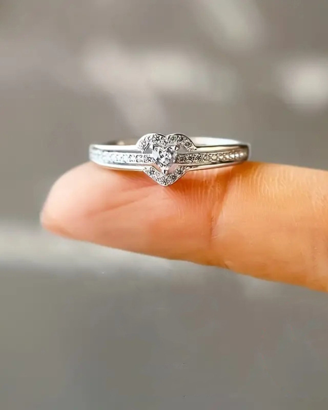 Améline Ring – Anel com zircônia em formato de coração e cravação dupla, dourado ou prateado, romântico e sofisticado