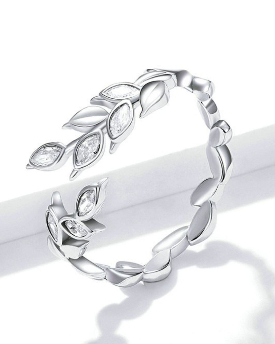 Aurina Ring – Anel em Prata 925 com detalhes em espiga de trigo e aro aberto ajustável