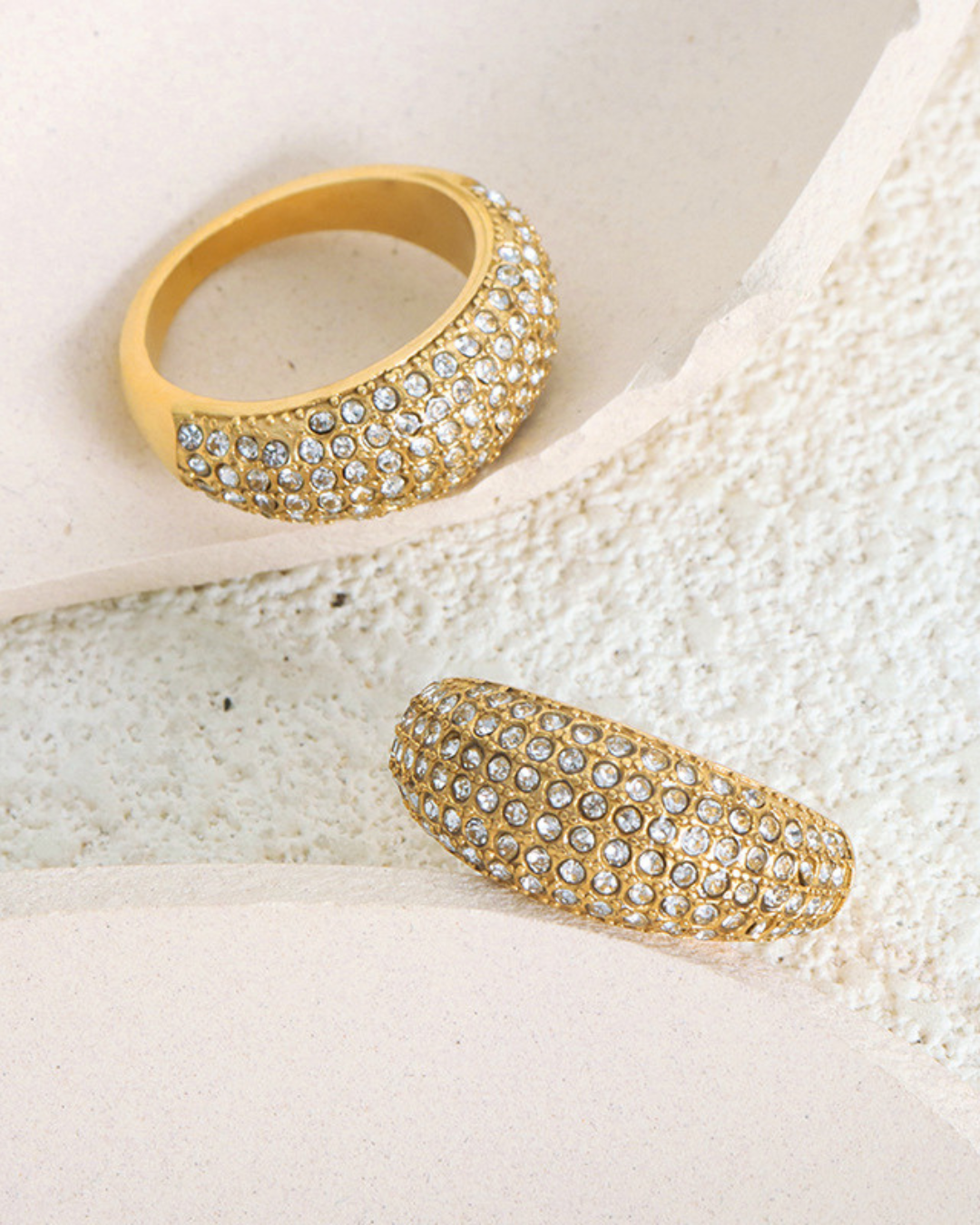 Celestea Ring – Anel cravejado com zircônias em aro largo prata ou dourado