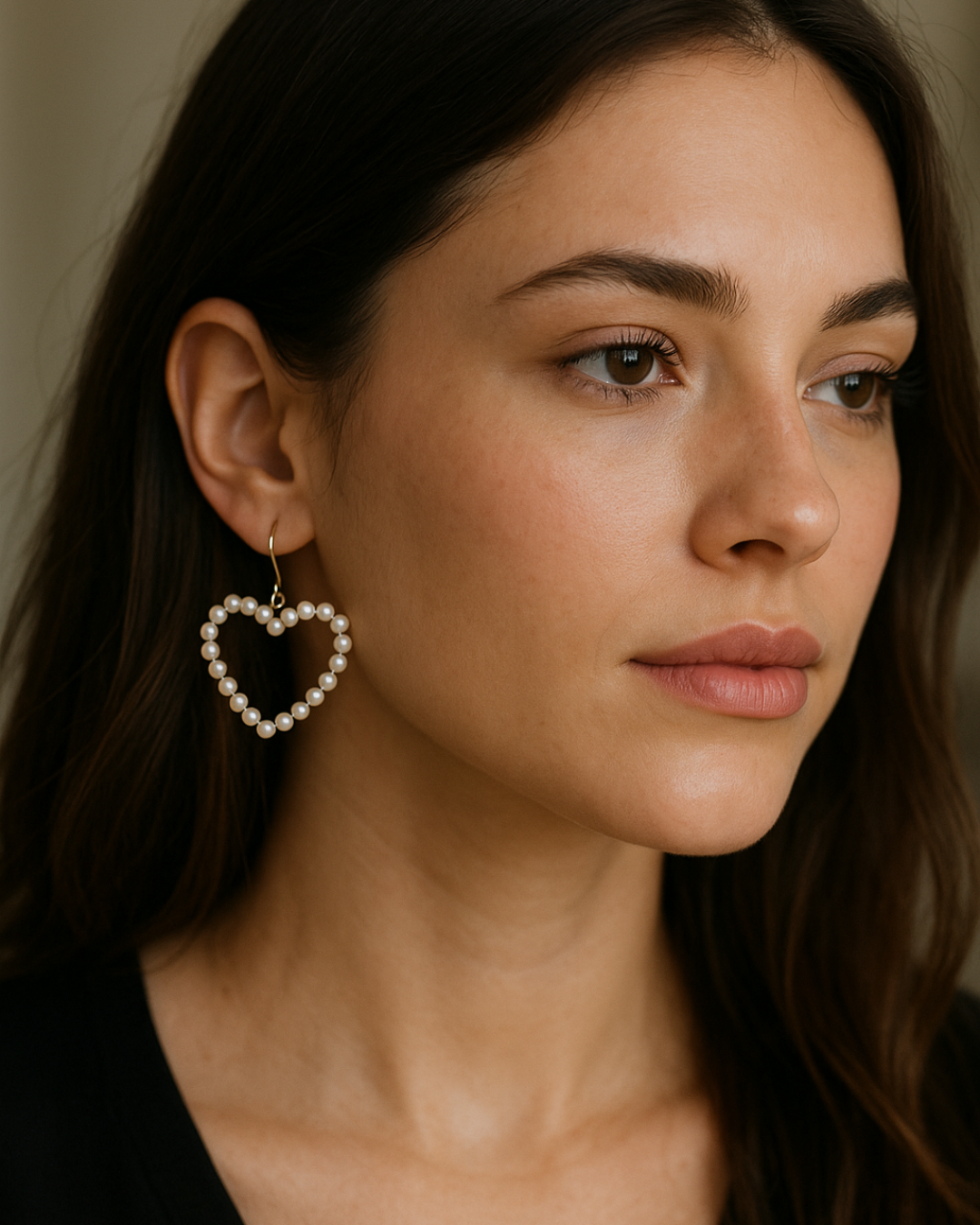 Colette Earrings – Brincos de Coração com Pérolas e Design Romântico Feminino