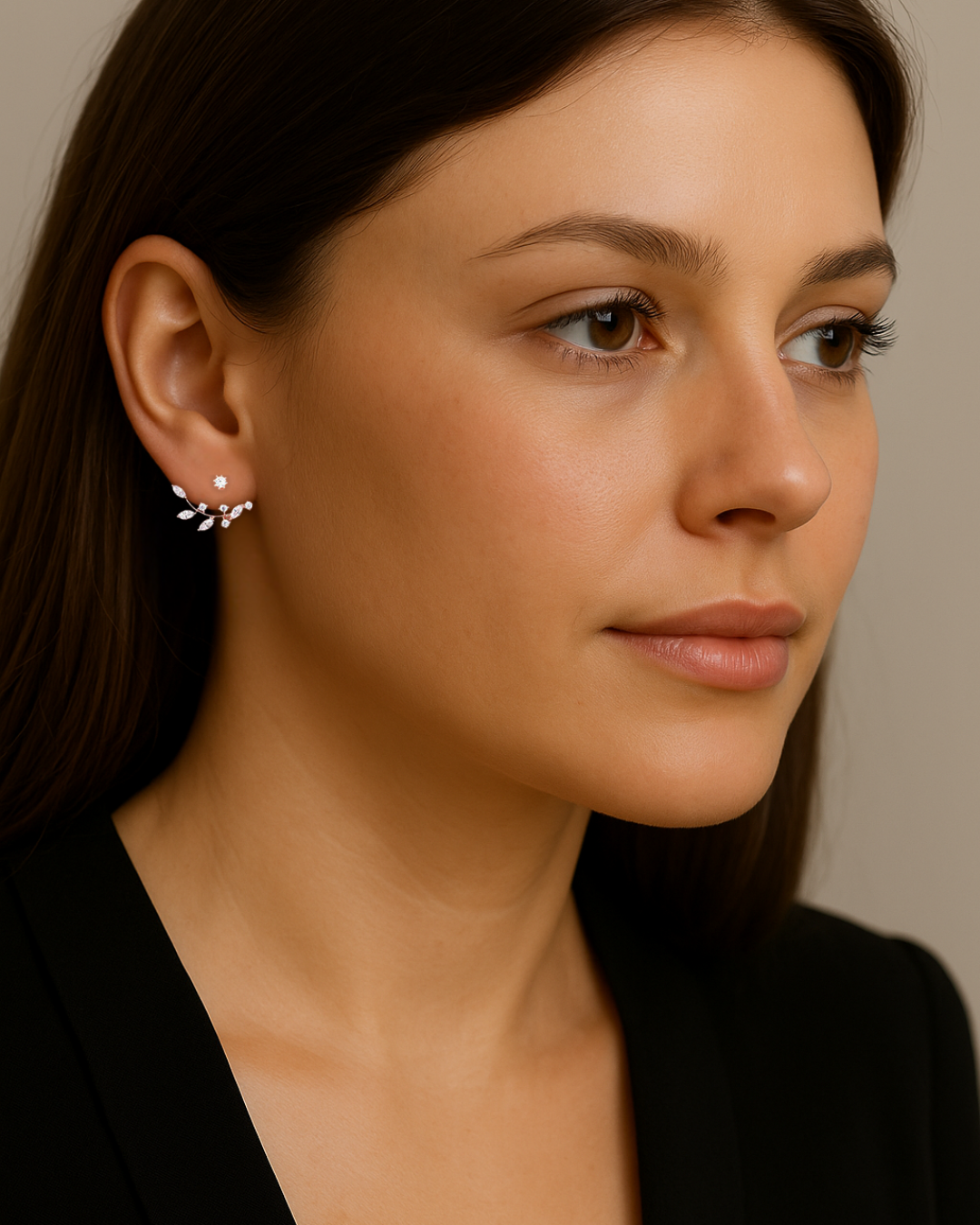 Fiorelle Earrings – Brinco Floral com Pérolas e Design Ajustável