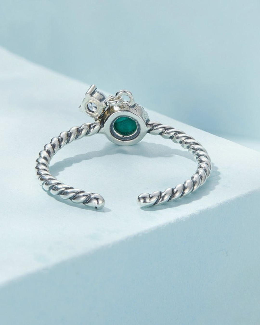 Malya Ring – Anel em Prata 925 com pedra verde malaquita e zircônia pendente, ajustável e elegante