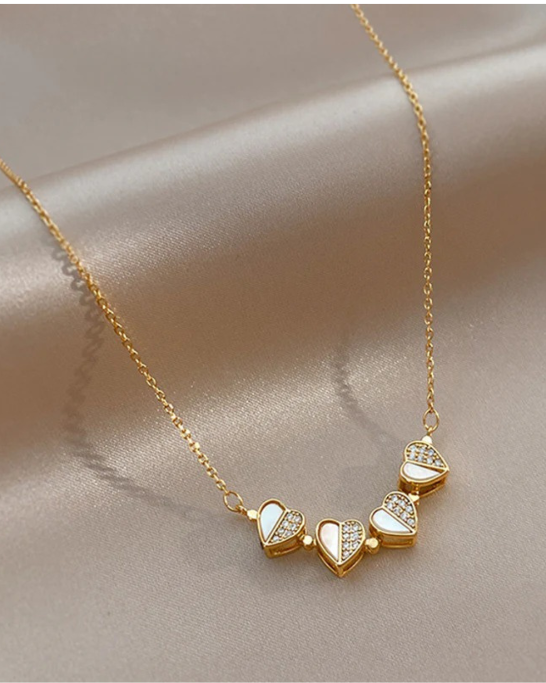 Riviera Clover Colar com Trevo Madrepérola Dourado Serenyah