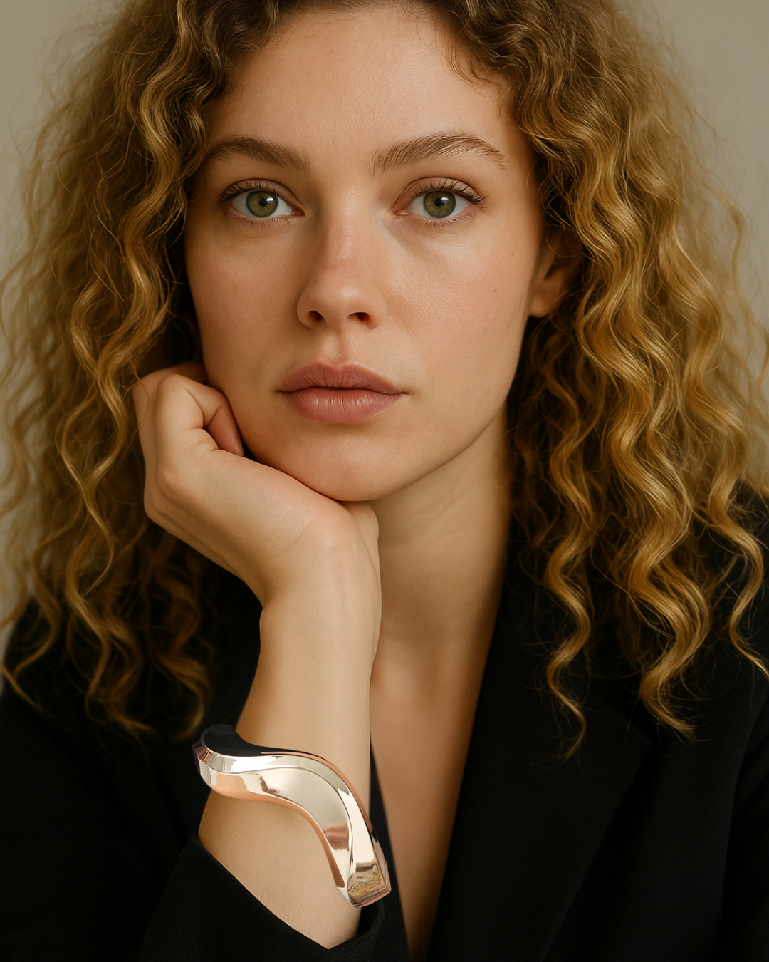 Wavelette Bangle bracelete escultural metálico feminino Serenyah