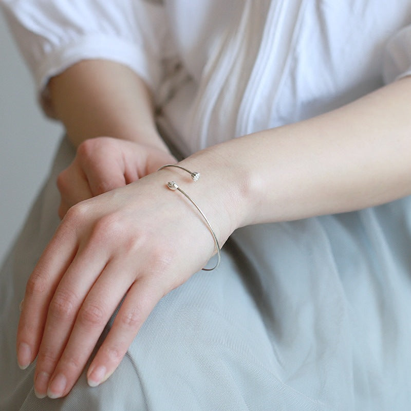 Floréa Bangle bracelete feminino floral prata minimalista