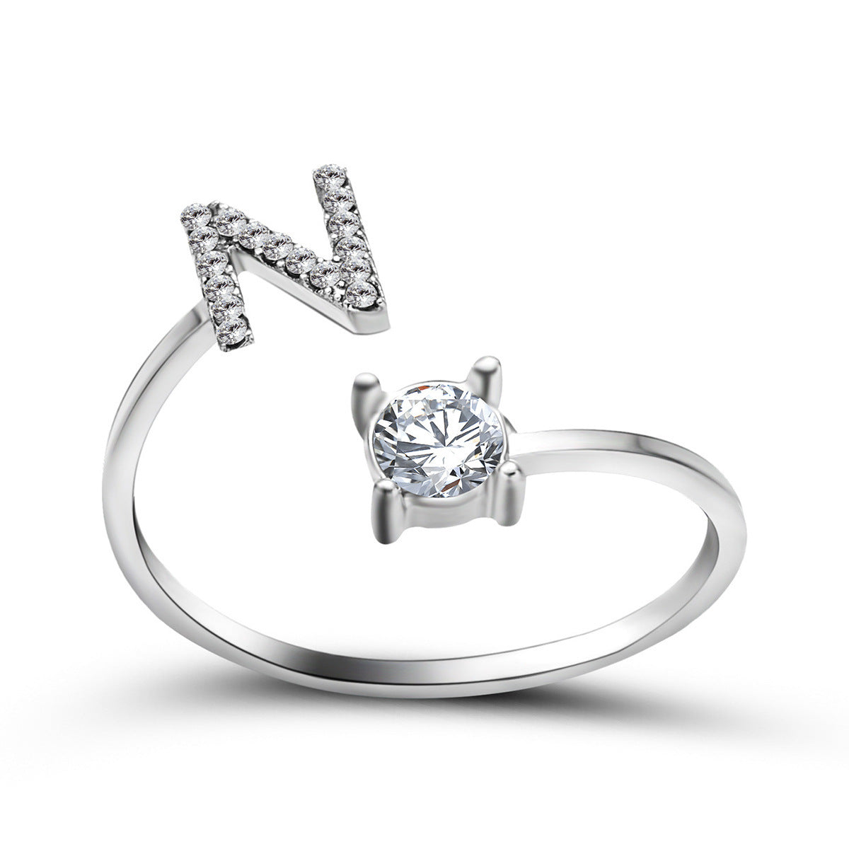 Lettera Ring – Anel com inicial cravejada e zircônia solitária, prateado e ajustável