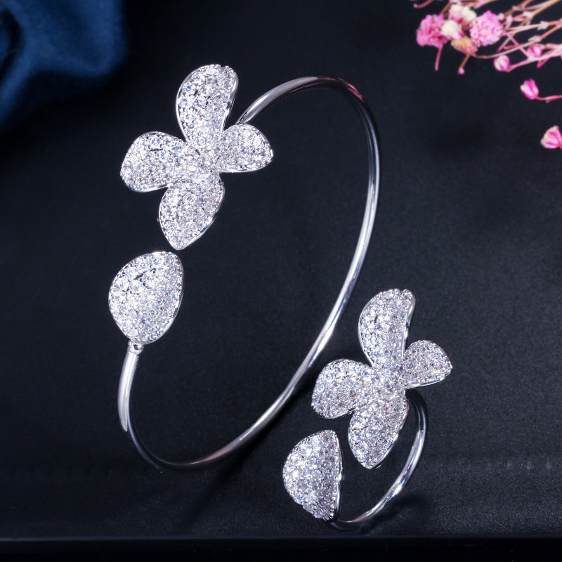 Fiori di Luce – Conjunto de pulsera y anillo de circonitas florales | Oro rosa y plata | Serenyah