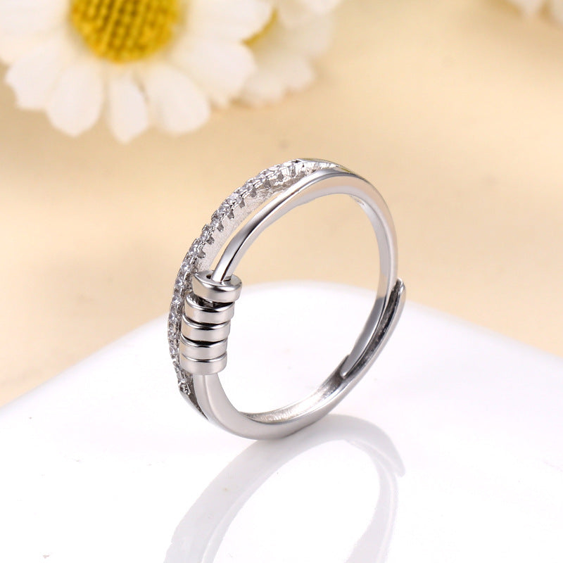 Axia Ring – Modern ring with parallel temples and polished metal cylindrical details