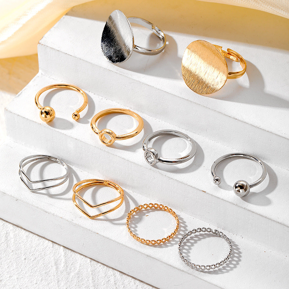 Ornys Set – Conjunto com 5 anéis geométricos em dourado ou prateado, com design moderno e minimalista