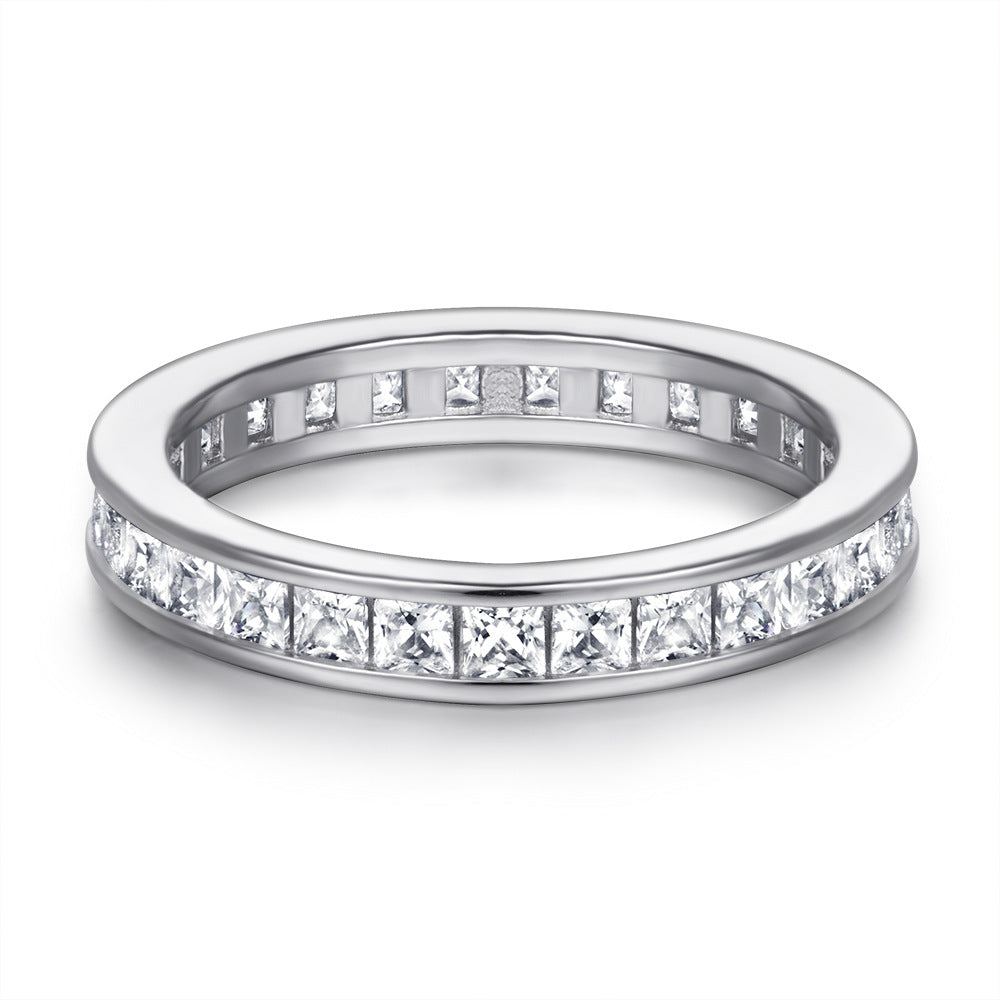 Anillo Liora – Anillo de banda plana de plata de ley 925 con línea de microcirconitas | Lujo minimalista