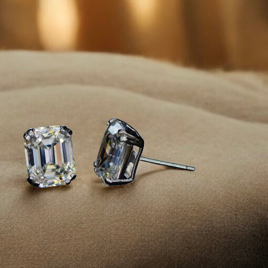 Vienna Studs - Brinco Stud em Prata 925 com Pedra Lapidada Estilo Esmeralda | Serenyah