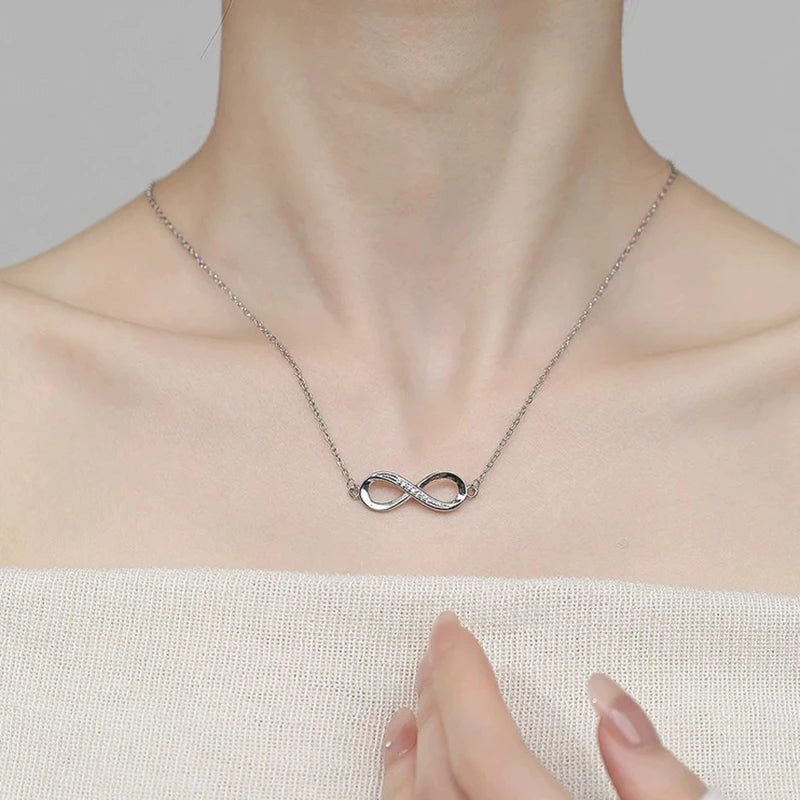 Colar Infinito em Aço Inoxidável com Zircónia