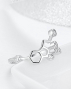 Alvéa Ring – Anel em Prata 925 com design hexagonal inspirado na beleza das colmeias