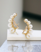 Bellamé Earrings - Ear cuff earrings with elegant pearls and gold plating for a refined touch