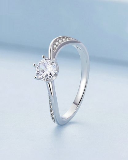 Élancy Ring – 925 Sterling Silver Solitaire Ring with Twisted Zirconia Band | Classic & Modern