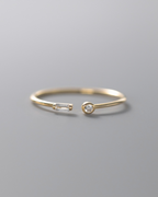 Iselya Ring – Anel aberto com zircônias lapidadas, disponível em prata e dourado com design minimalista