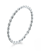 Lívia Ring – 925 Silver ring with minimalist and elegant twisted design