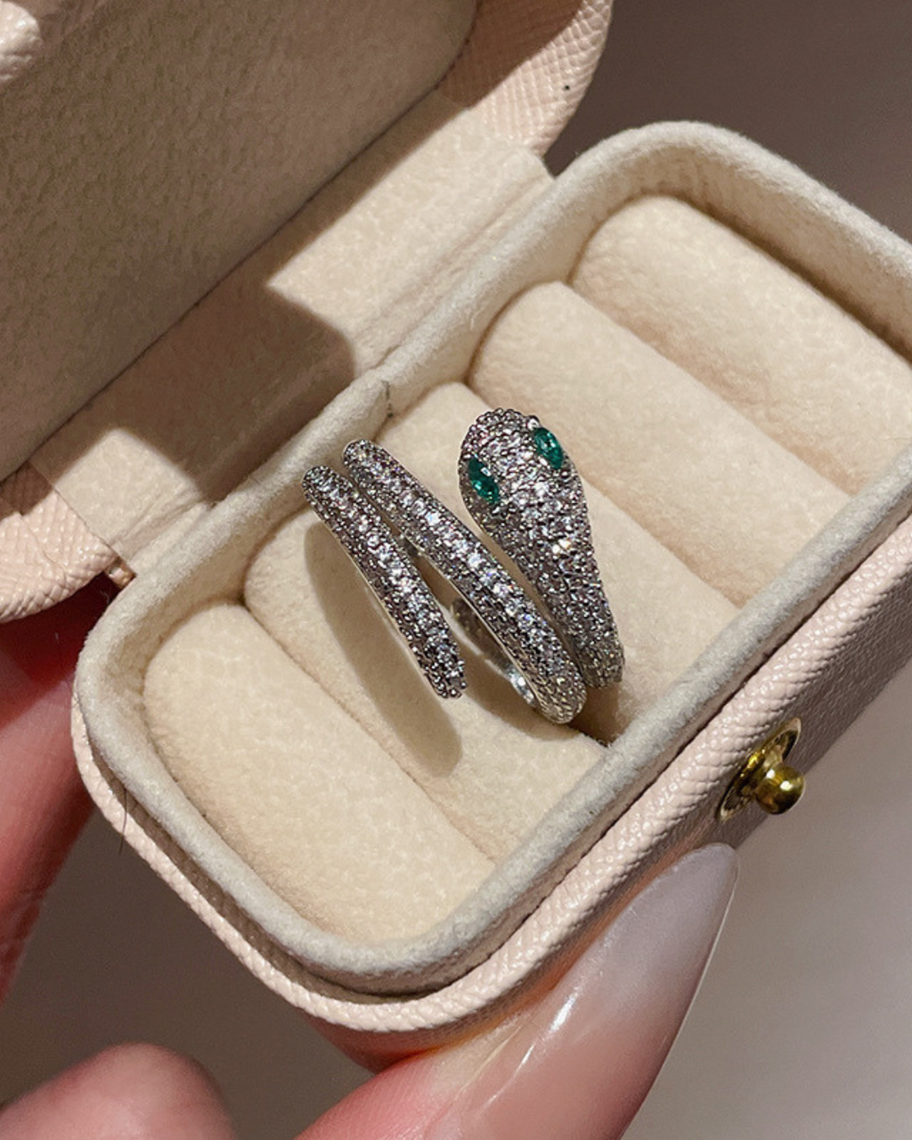 Nahyra Ring – Snake ring studded with green eyes, available in gold and silver