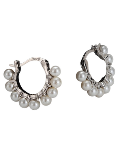 Pendientes Perla Halo Pearl Huggie en Plata de Ley 925 | Serenyah