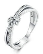 Soléa Ring – Ring with intertwined knot in 925 Silver and zirconia setting in silver or gold
