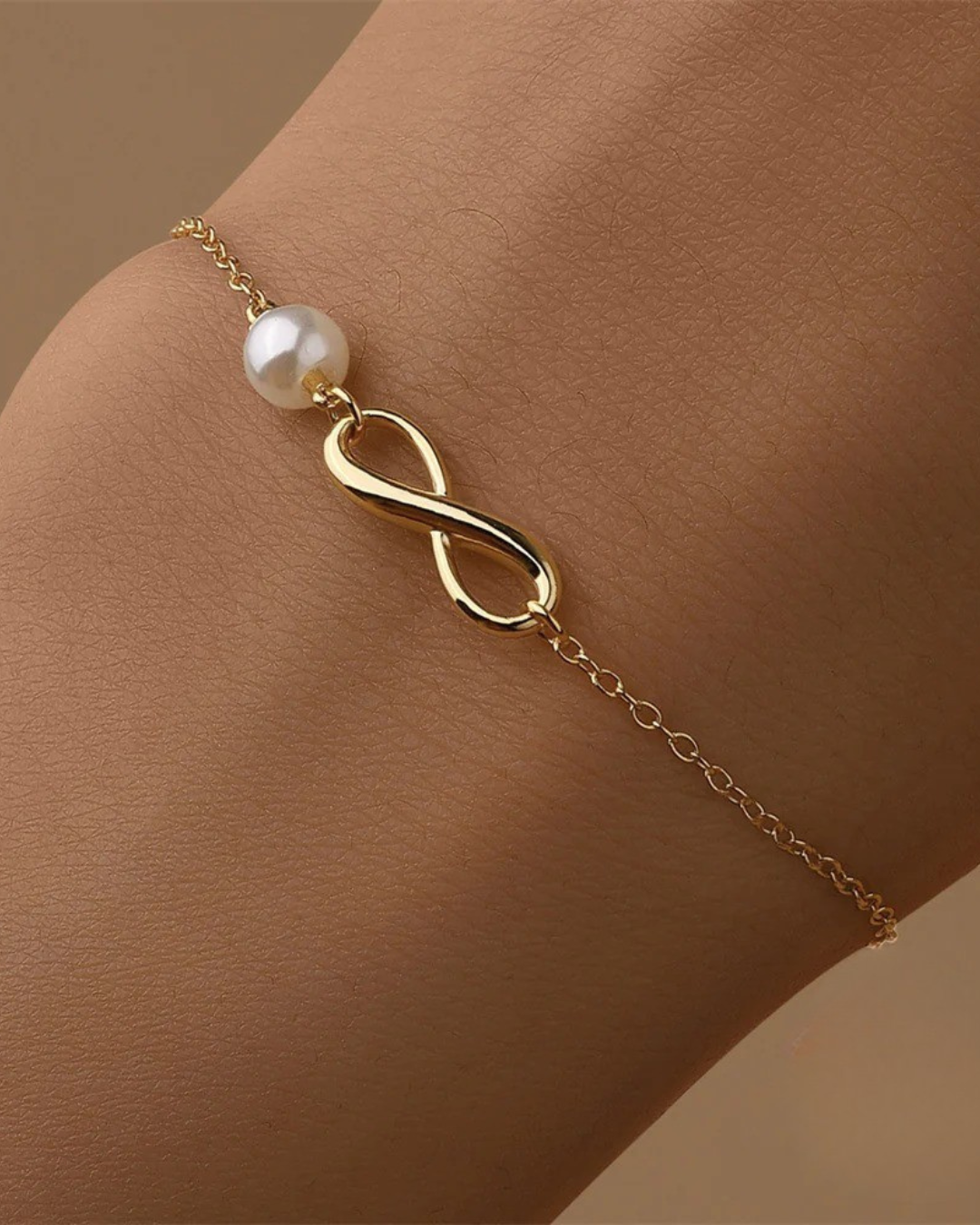 Verona Pearl Pulseira Feminina Dourada com Pérola e Símbolo Infinito