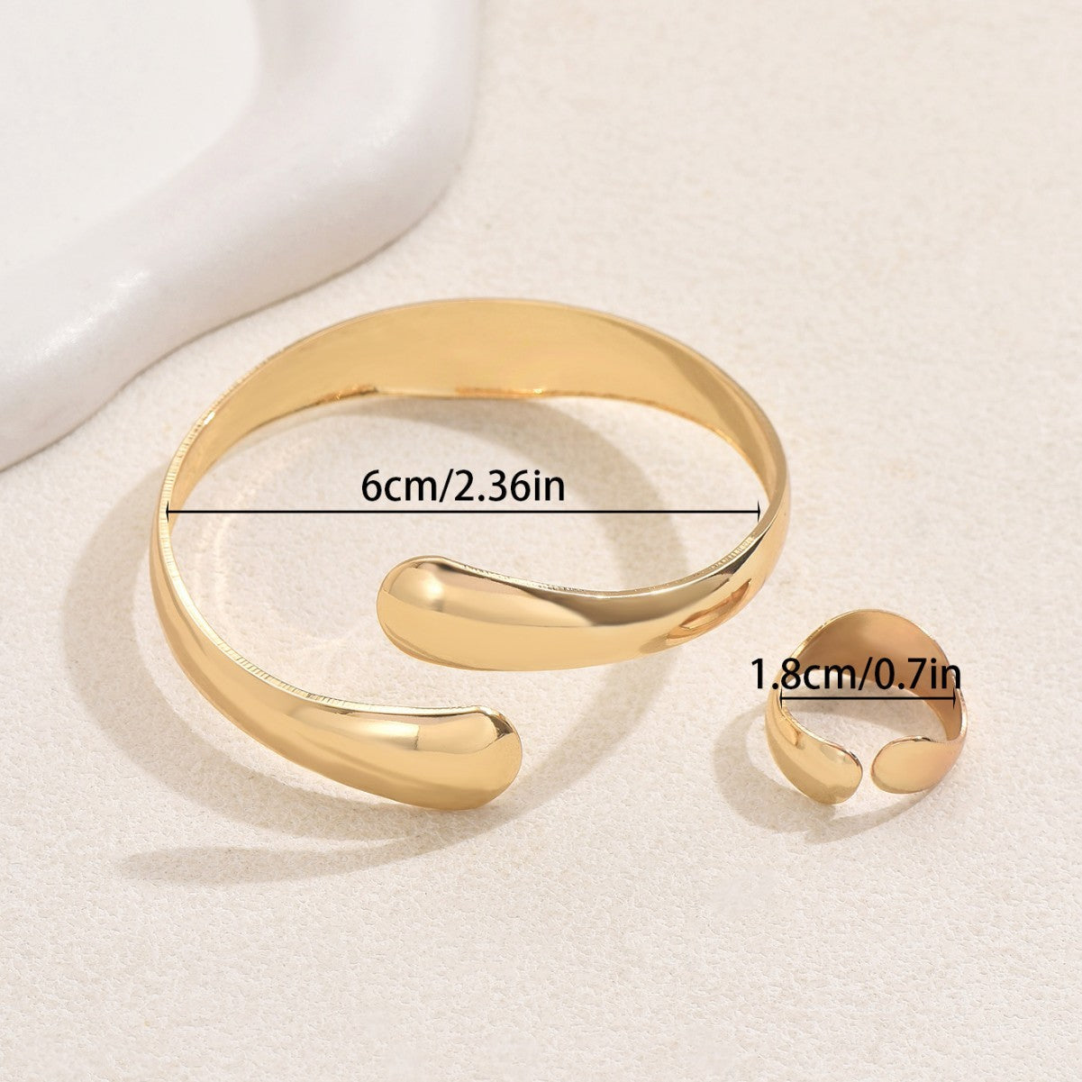 Forma Libera - Conjunto Dourado de Pulseira e Anel com Design Orgânico | Serenyah